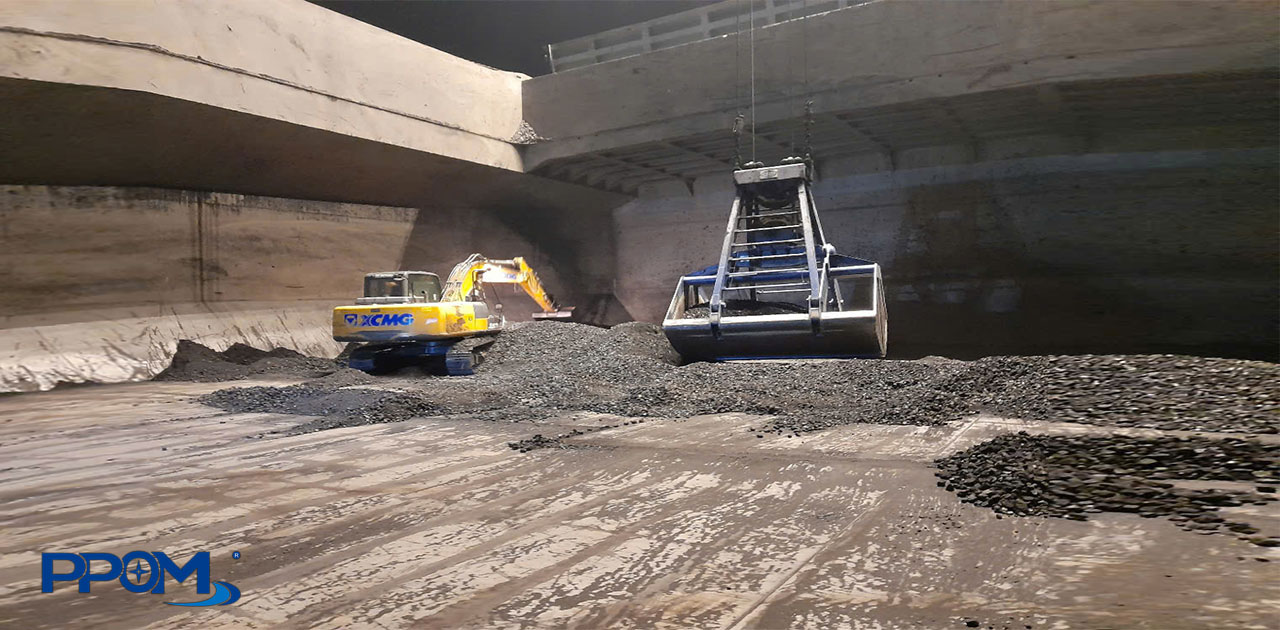 Gầu ngoạm bốc than